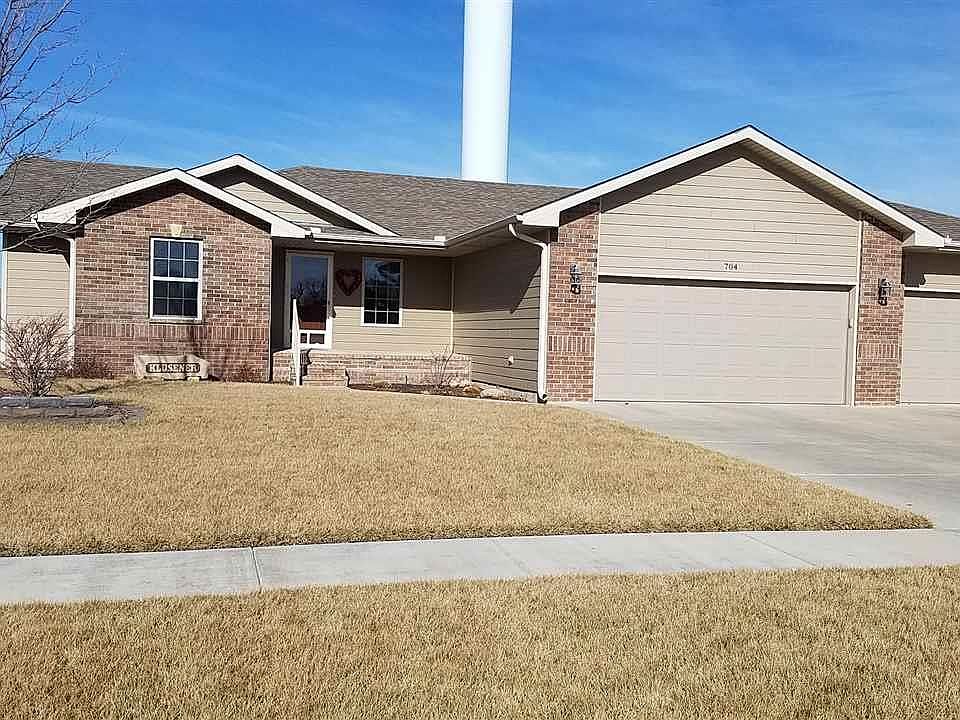 1st image of 704 W 32nd Ave