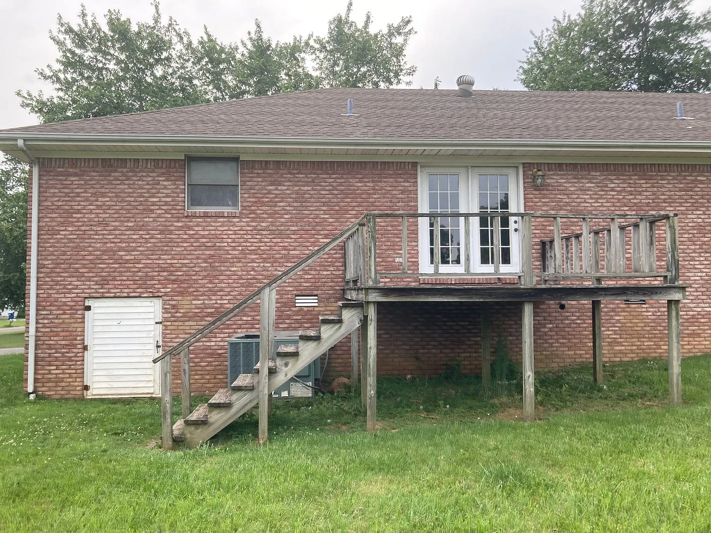 1402 Valleywood Dr. — Photo 2