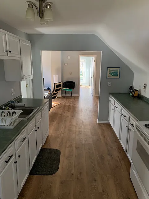1 bed, 700 sqft, $1,300 — Photo 4