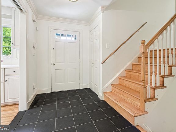 3rd image of 8048 Cindy Ln