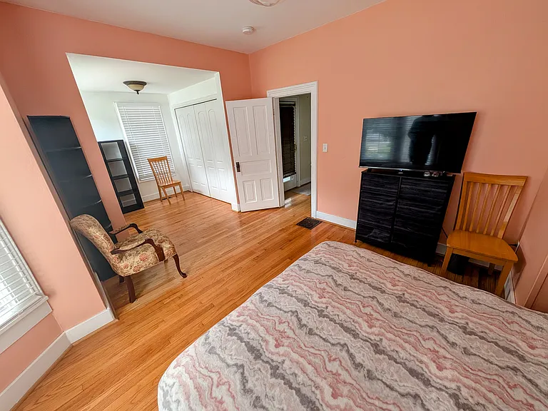327 N Liberty St — Photo 15