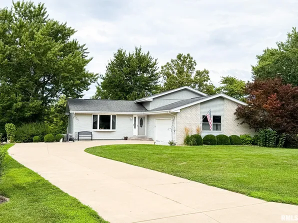 202 Elm Cir, Eureka, IL 61530
