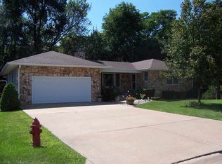 902 5th St #A, Hampton, IL 61256