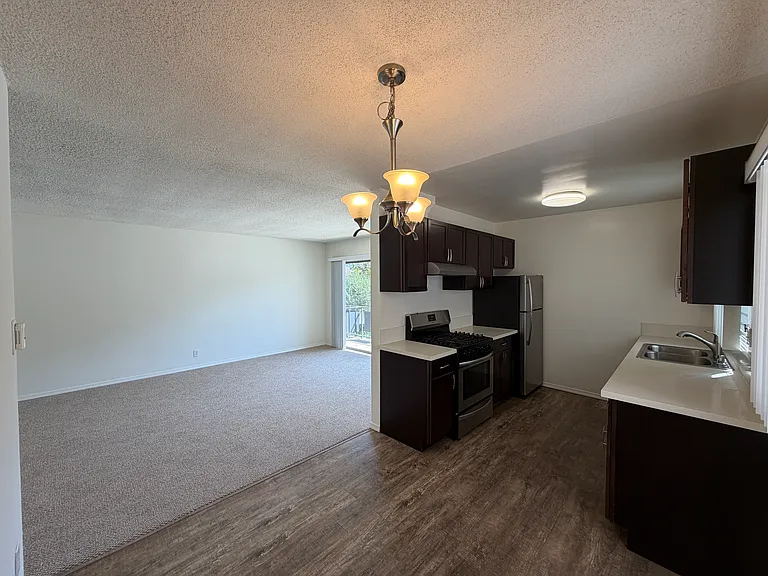 1942 Pelham Ave #2 — Photo 10