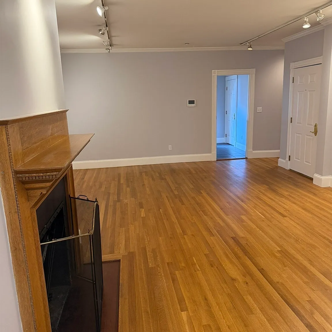 2 bed, 1061 sqft, $4,200 — Photo 3