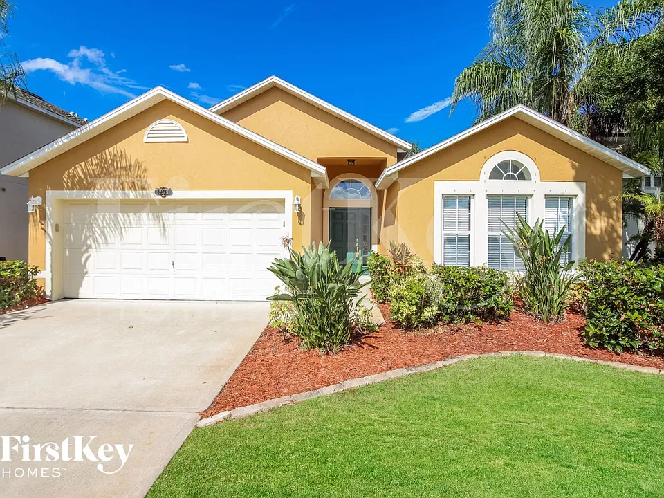 2348 Maeve Cir