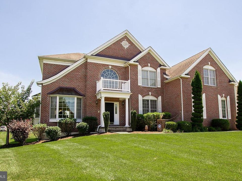 1st image of 921 Mather Dr