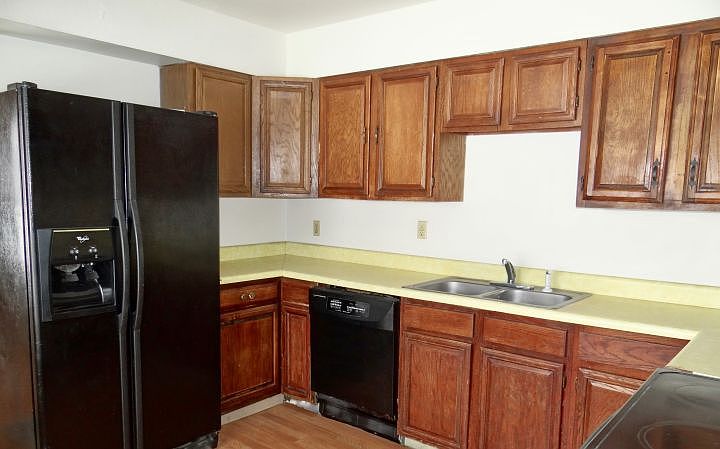 2nd image of 902 S 30th St APT 1