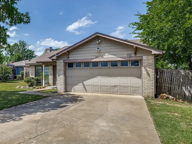 8602 Skyview — Photo 2