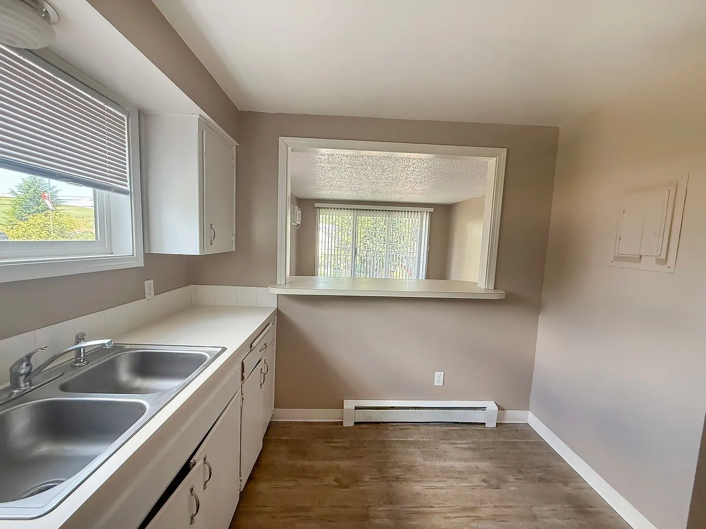 Comfortable 2 Bed / 1 Bath Just Steps from EWU — Photo 4