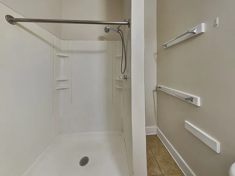 1394 Indianola Ave — Photo 14