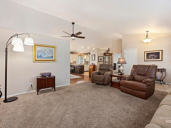 5th image of 2185 Candlewood Ave