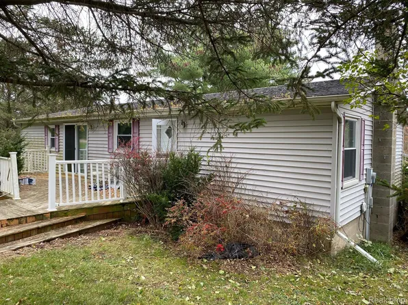 1816 Forks Rd, Caro, MI 48723
