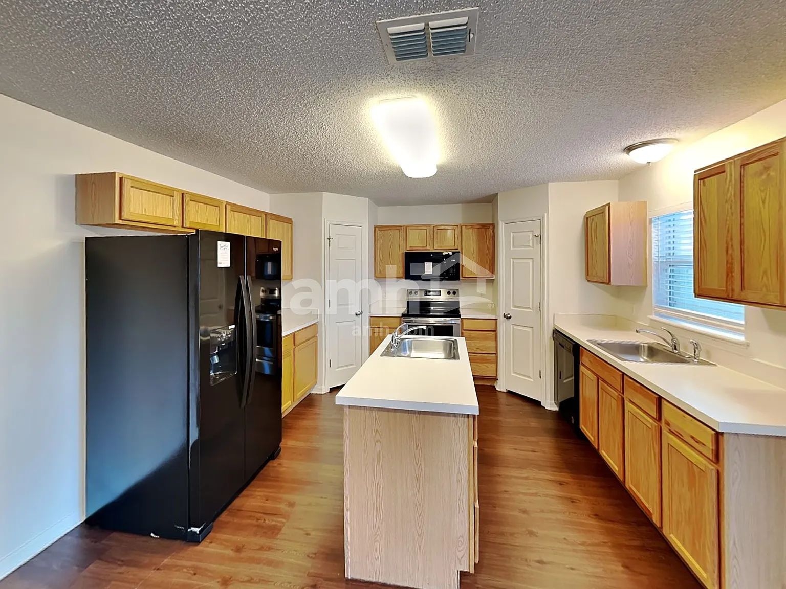 4 bed, 2.5 bath, 2877 sqft, $2,495 — Photo 3