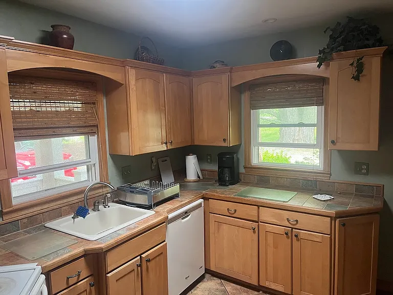 165 E Miller Rd — Photo 3