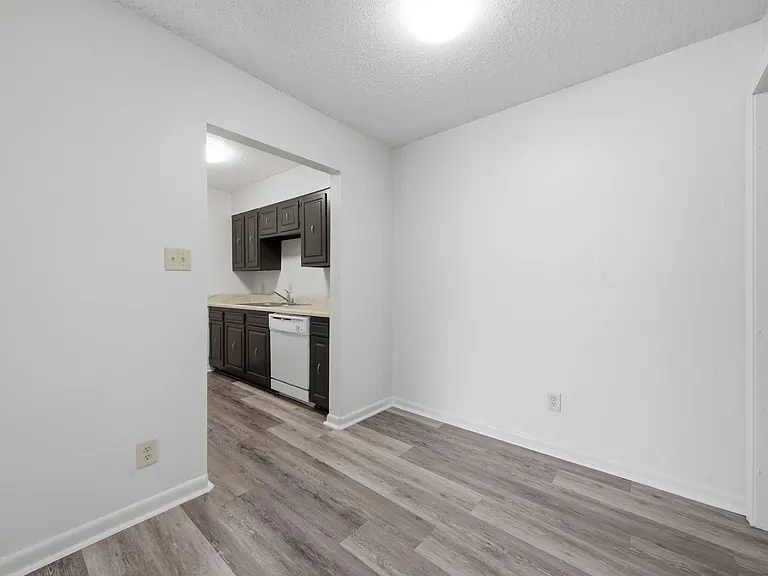 Park Place Apartments — Photo 21
