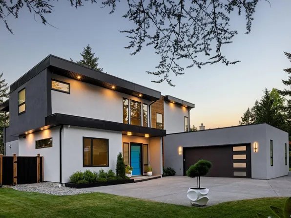 4673 Boulderwood Dr, Saanich, BC V8Y 2P8