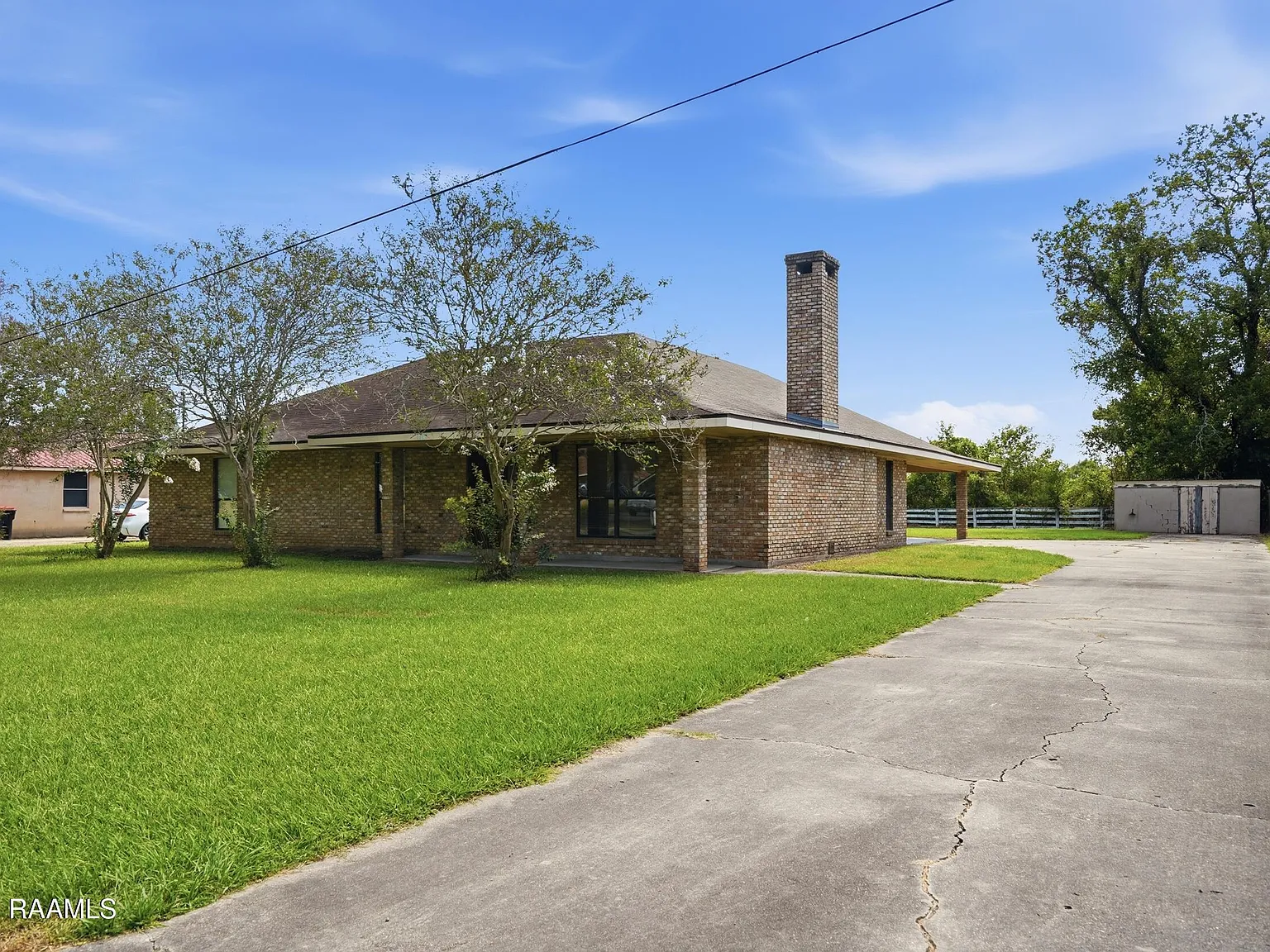 3 bed, 2.0 bath, 2300 sqft, $1,900 — Photo 2