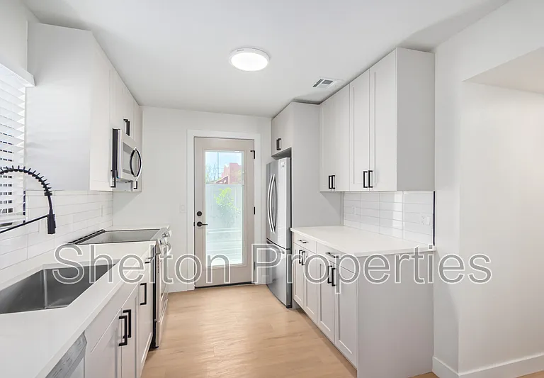 614 N 10th Ave #A — Photo 9
