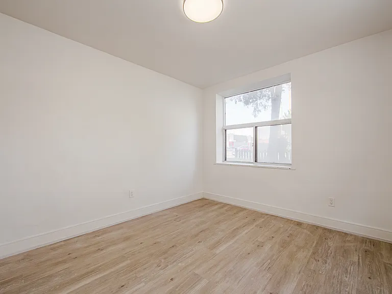 111 Cosburn Ave — Photo 20
