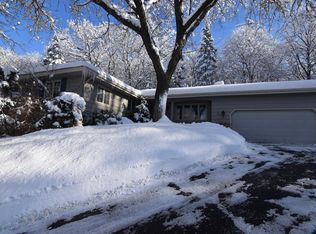 104 Hidden Meadow Ct, Apple Valley, MN 55124