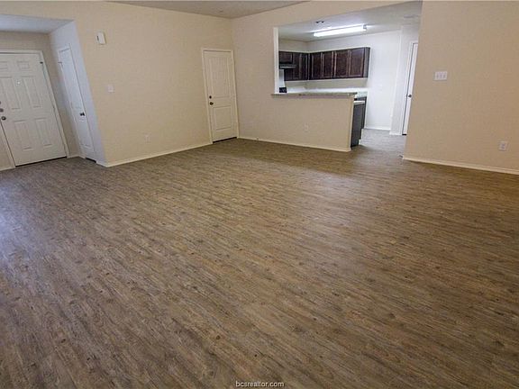 3rd image of 2084 Oakwood Forest Dr