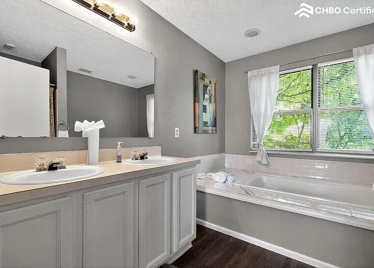 Master Suite showing a newly installed tub