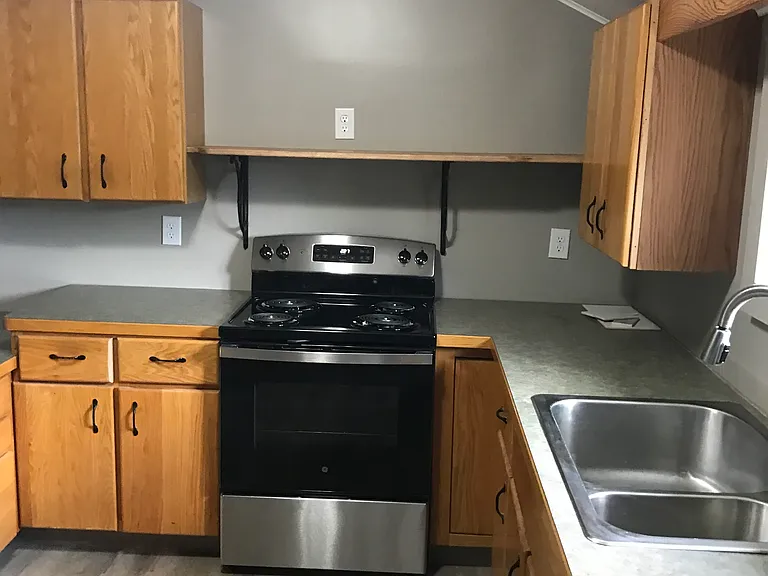 800 E State St — Photo 2