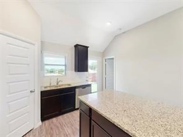3421 Buster Way — Photo 4
