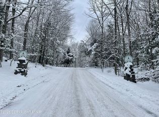 Berry Ln #217, Cresco, PA 18326