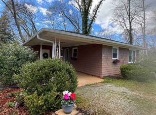 128 Applewood Ln, Spartanburg, SC 29307