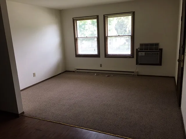 233 W Grant Street — Photo 3