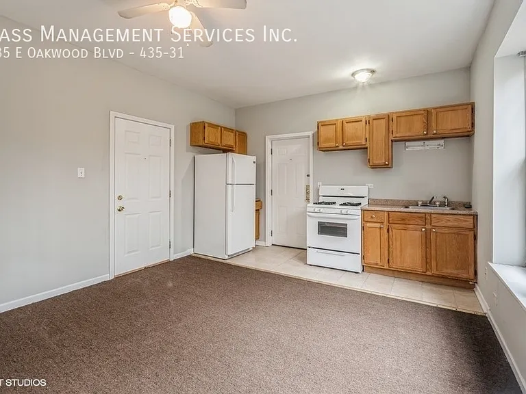 427-39 E Oakwood Blvd — Photo 22