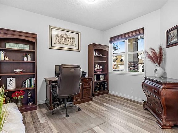 4th image of 30 E Ranchers Cres