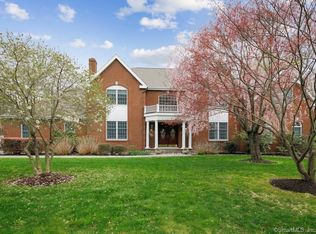 24 Laura Dr, Danbury, CT 06811