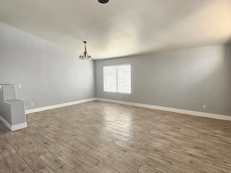 13335 W Lisbon Ln — Photo 6