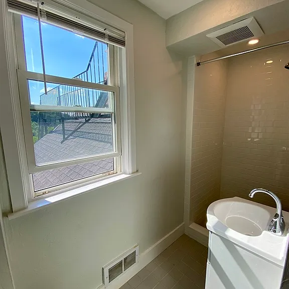 975 Chestnut St #2 — Photo 7