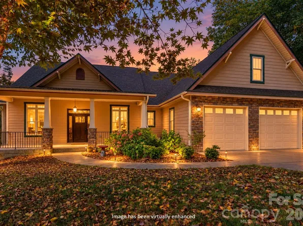5 Meadowbrook Ln, Weaverville, NC 28787