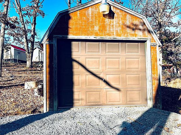 5th image of 6033 Betty Ln