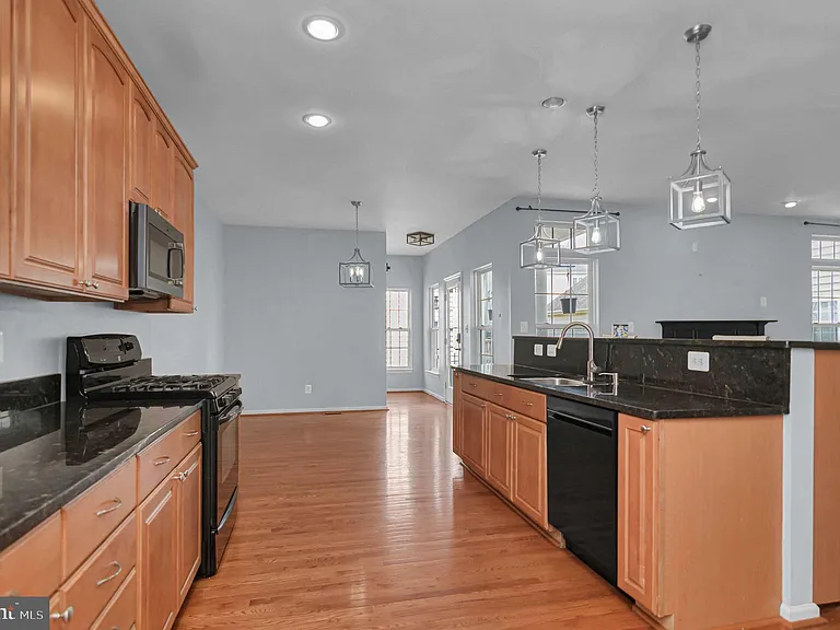2548 Port Potomac Ave — Photo 13