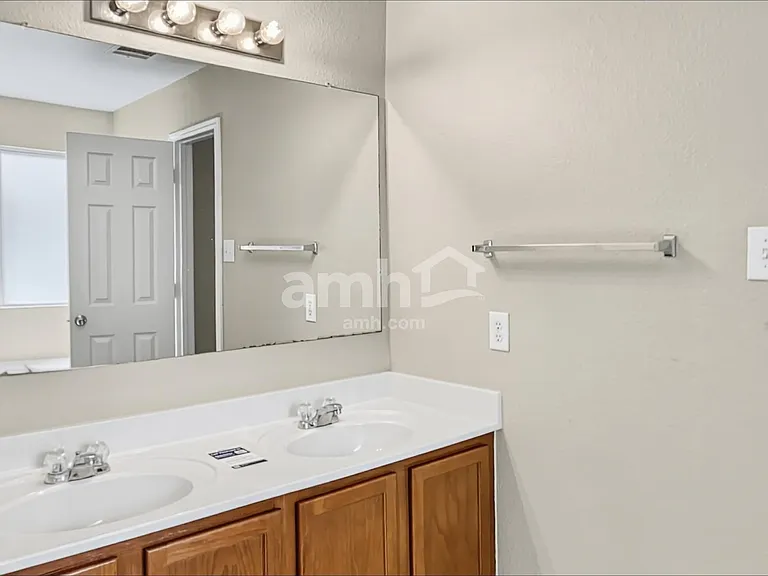 8438 Silver Brush — Photo 14