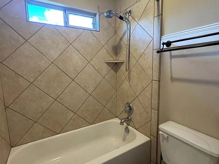 8707 Roswell Rdg — Photo 5