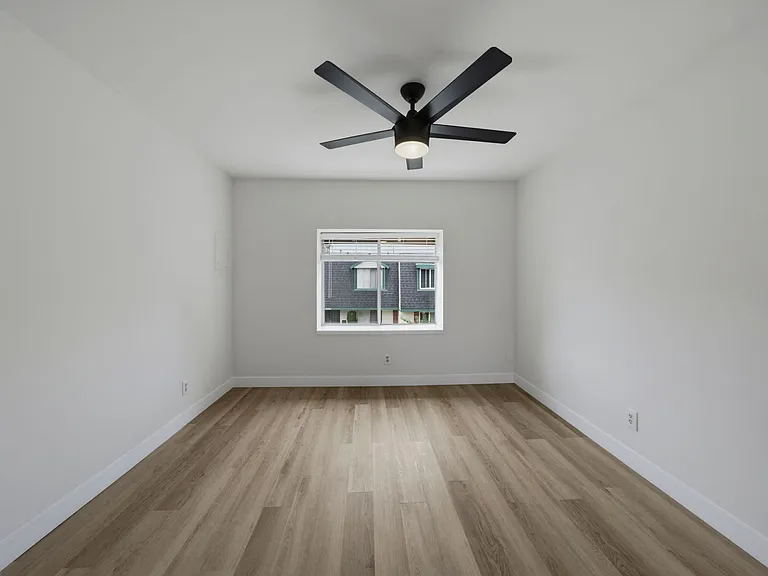 20368 Flora Ln — Photo 20