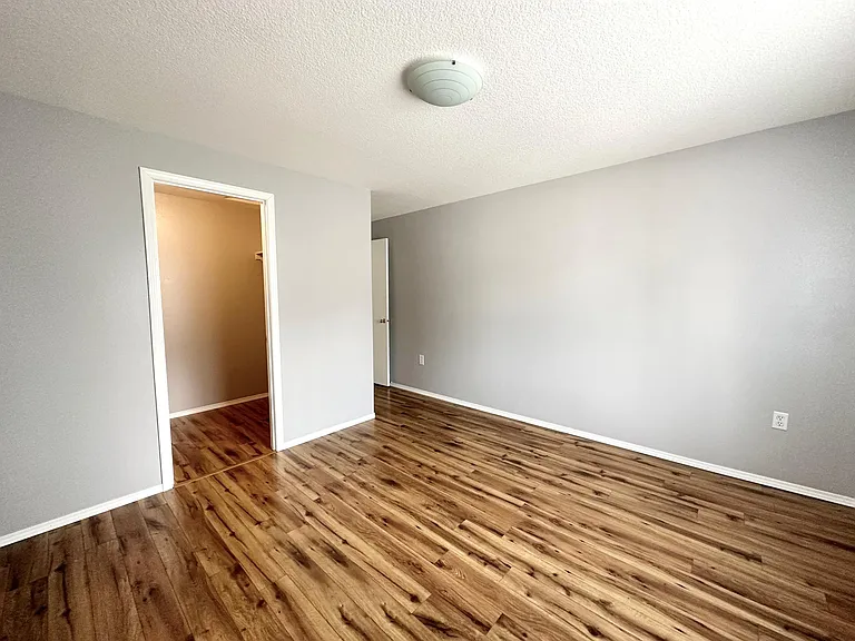 561 NW Mitchell Ct — Photo 13