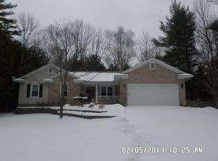 9210 N Pointe Woods Dr, Charlevoix, MI 49720