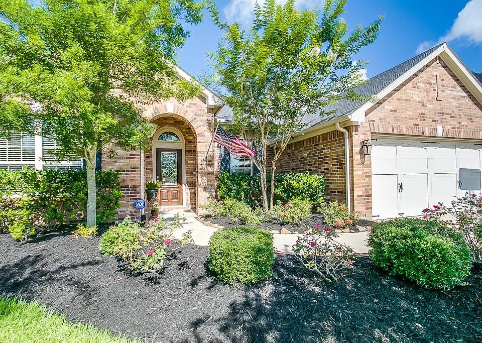 Lovely 4 bedroom 3 bathroom David Weekly home with professional landscaping & custom upgrades throughout