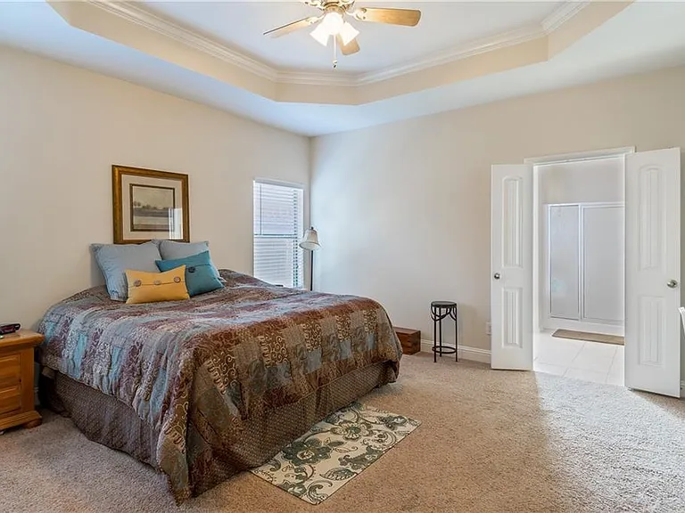225 Glenview Dr — Photo 11