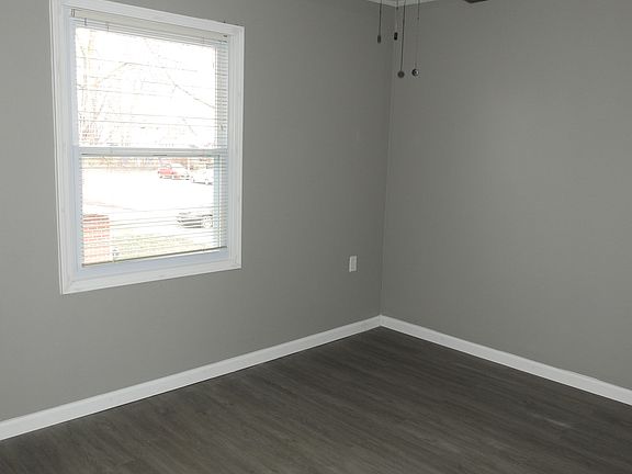 4th image of 415 W Singleton St #7