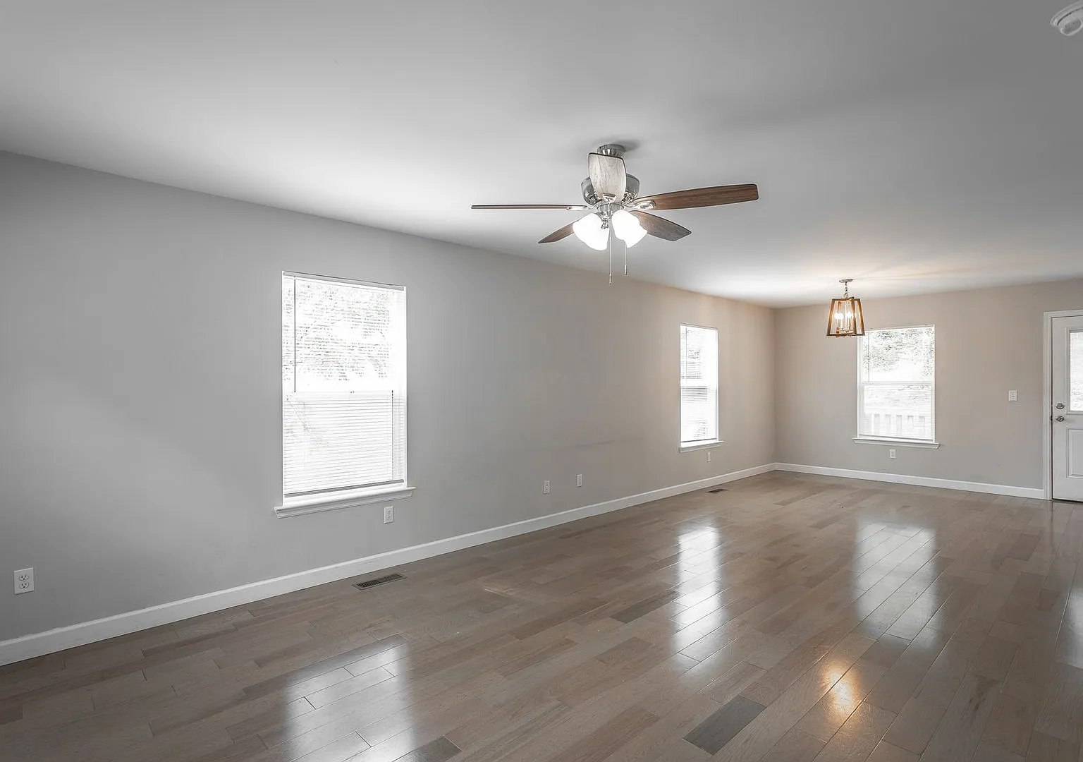 3 Bedroom Home Near Northshore and Red Bank | Back Deck & Spacious Yard — Photo 3