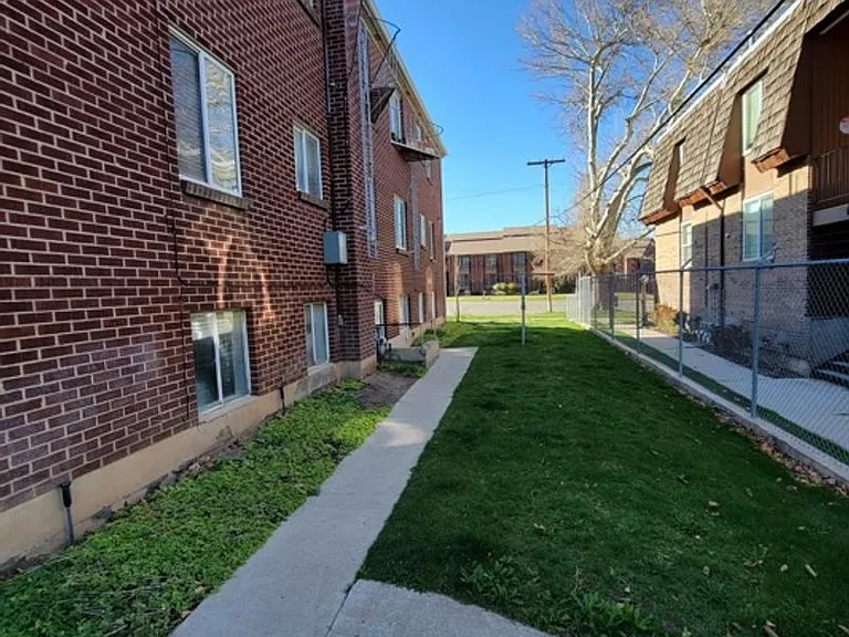 221 N Quince St — Photo 32
